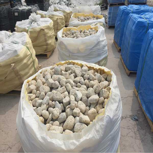 Stone Pebble Packing and Loading (16)